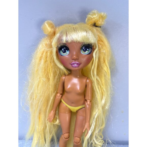 Rainbow High Sunny Madison Doll with Long Yellow Hair Articulated Joints 2019 MG - Picture 2 of 5